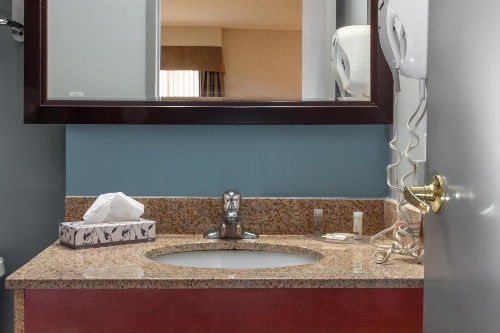 Premier Inn & Suites - Downtown Hamilton Hotel image 1