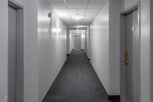Premier Inn & Suites - Downtown Hamilton Hotel image 4